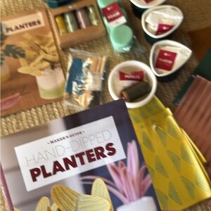 BNWT kiwi co - Hand-Dipped Planters Kit
